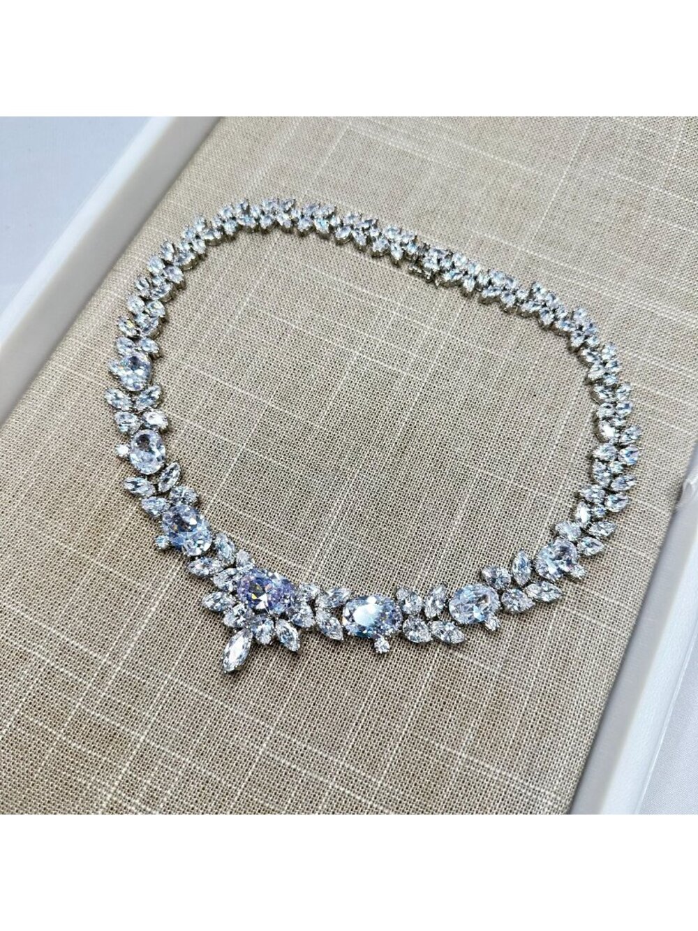 High Quality Cubic Zirconia Statement Collar Necklace Bridal Wedding V-Neck CZ